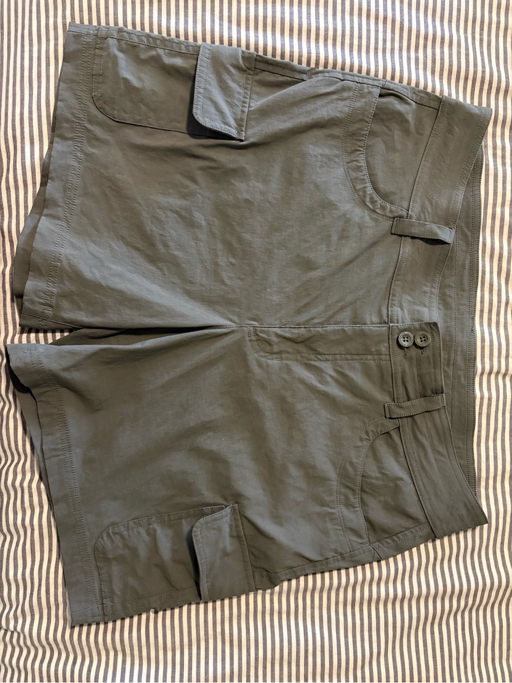 Womens 6” Eddie Bauer Hiking Shorts - Khaki Green